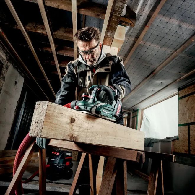 Metabo akkus 18V gyalugép 82mm 16000/min 3,5kg keményfém fordítható gyalukés, szövet porzsák HO LTX18 20-82 akkuegység és töltő nélkül, 602082890