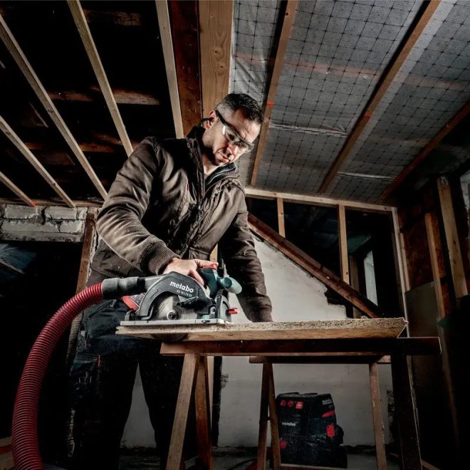 Metabo akkus 18V kézi körfűrész KS 18 LTX 57 165x20mm +KFS 44 fejező sín, +keményfém körfűrészlap (18 fog) akku és töltő nélkül +metaBOX340 , 691195000