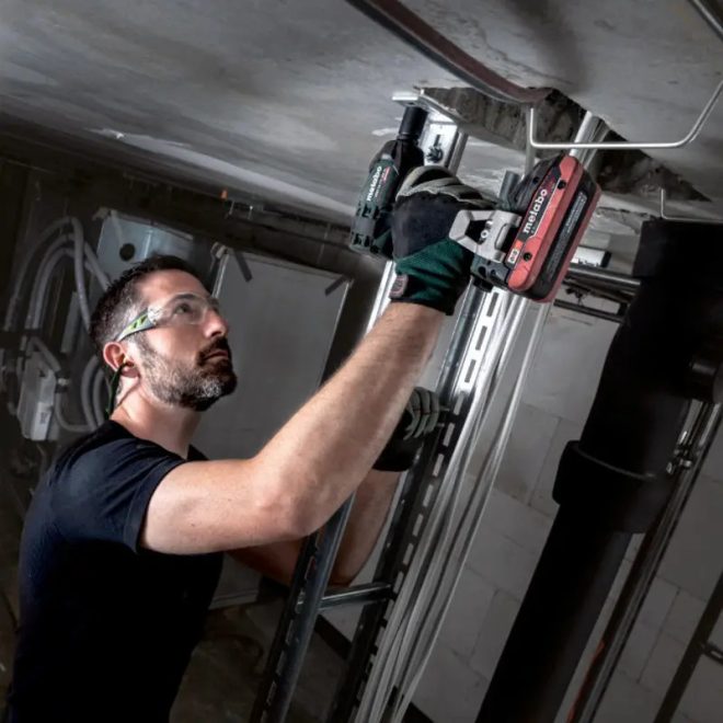 Metabo akkus 18V ütvecsavarozó, szénkefementes,  300Nm 0-2650/min, külső négylap 1/2" (12,70 mm), SSW 18 LTX 300 BL +metaBOX 145, akku és töltő nélkül, 602395840