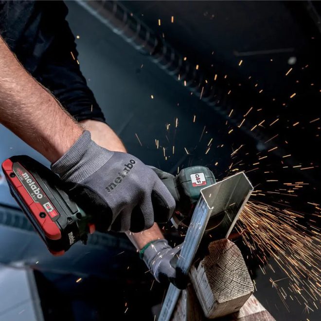 Metabo akkus 18V sarokcsiszoló szénkefementes, 76mm 20000/min CC 18 LTX BL +5db tárcsa +metaBOX 165 L +akku és töltő nélkül, 600349840